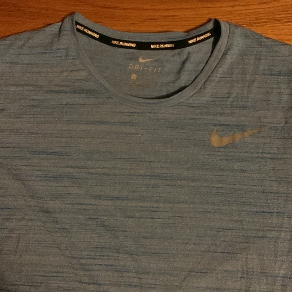 Nike running t-shirt - Picture 2 of 4